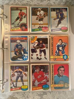 Old lot of NHL Hockey cards with rookies and stars (over 100 cards) (B)